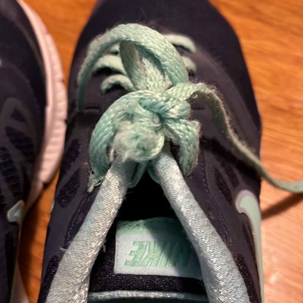 Nikes size 8 blue and green sneakers - Picture 2 of 8